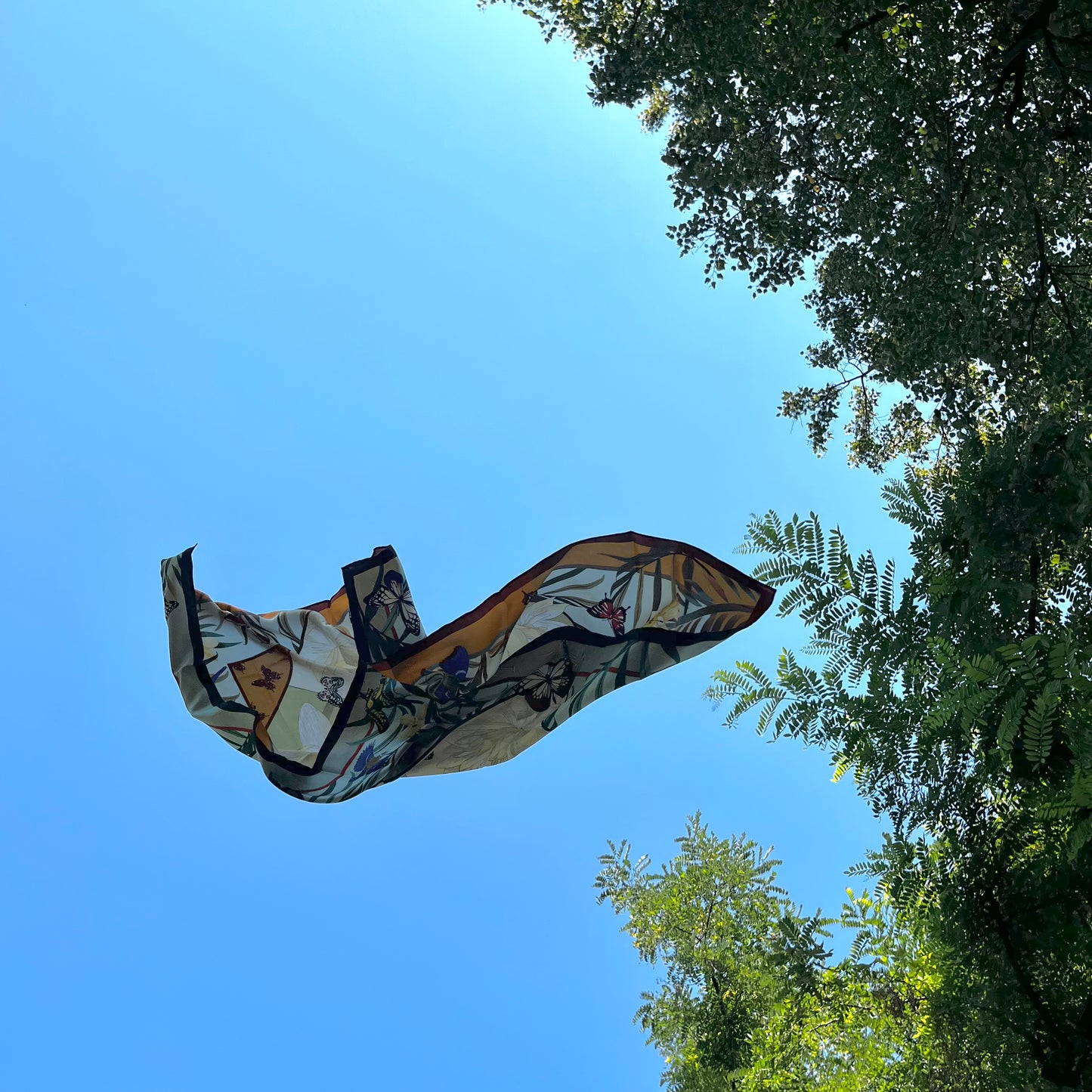 Apaszka dwustronna 106003- Ręcznie rolowane brzegi