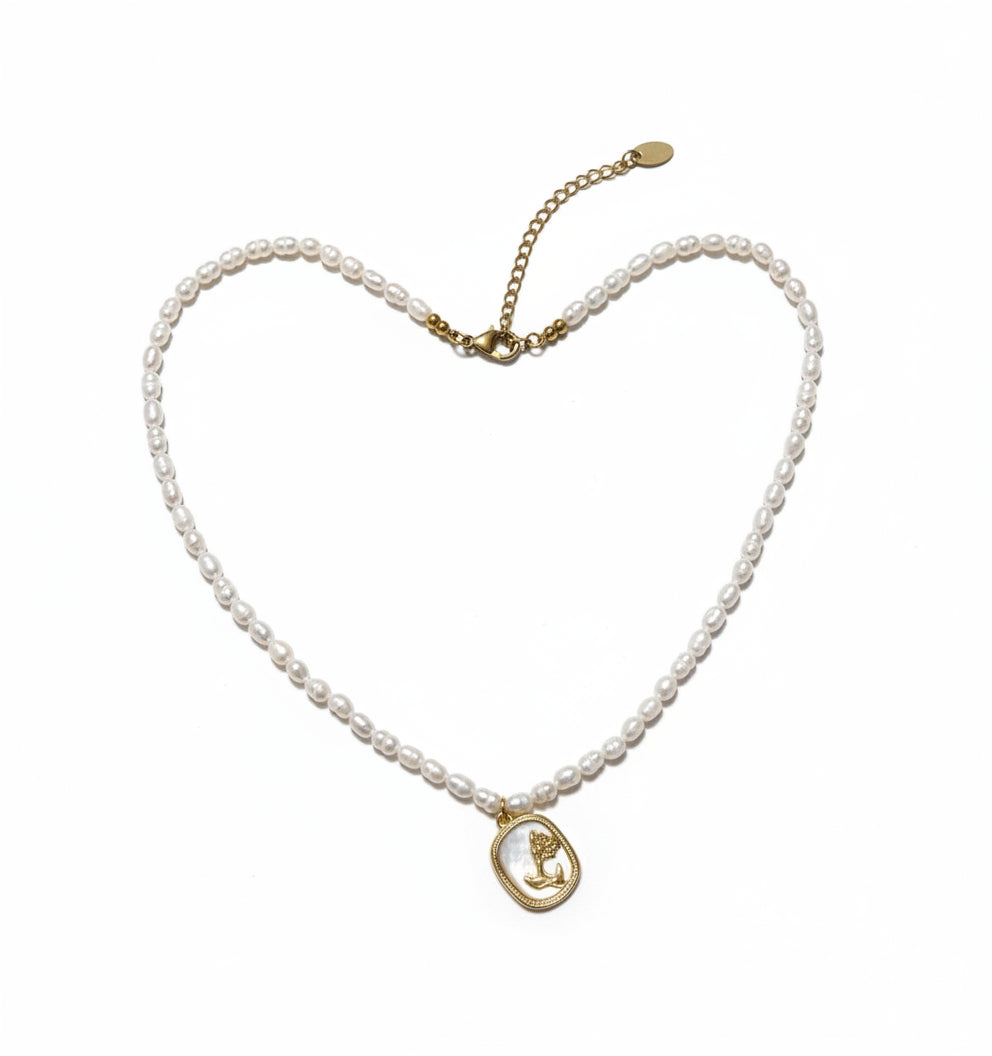 Naszyjnik perłowy z różą