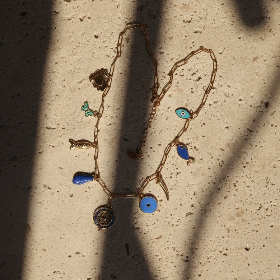 Naszyjnik z różnymi zawieszkami