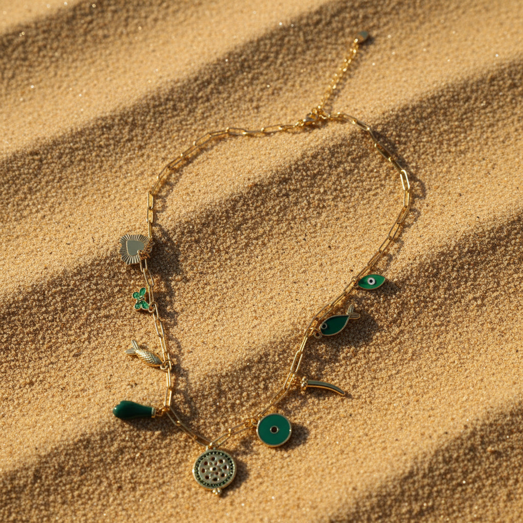 Naszyjnik z różnymi zawieszkami